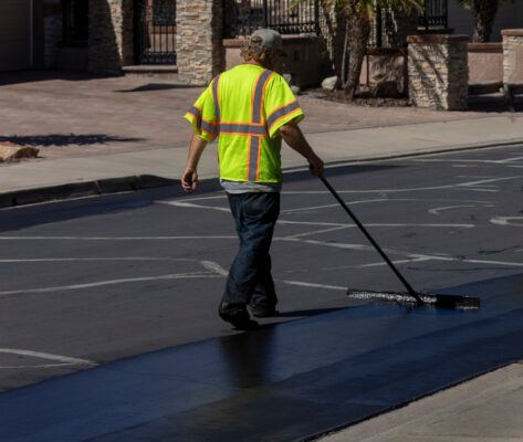 The Difference Between Sealcoating and Driveway Paving in South Florida